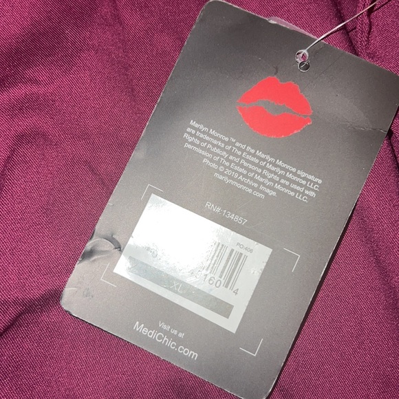 🌟NWT🌟 Marilyn Monroe Medichic Wine Stretch Scrubs Top - Picture 6 of 7